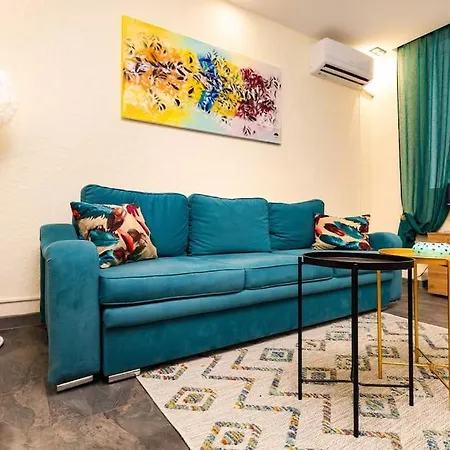 Modern 1br With Private Garden Center Apartman *