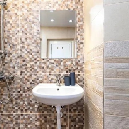 Modern 1br With Private Garden Center * Plovdiv