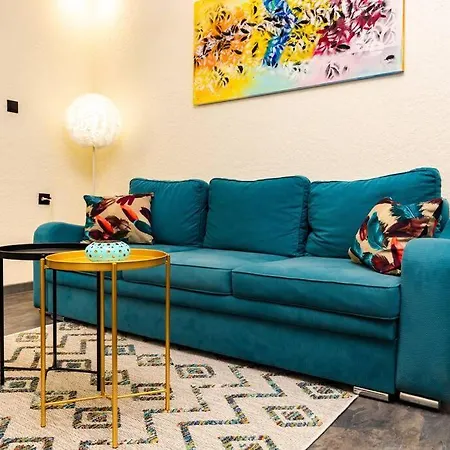 Apartman Modern 1br With Private Garden Center *