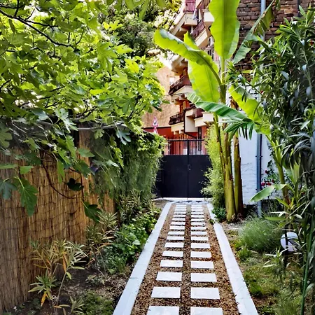 Modern 1br With Private Garden Center *