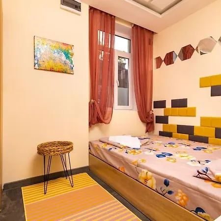 Modern 1br With Private Garden Center *