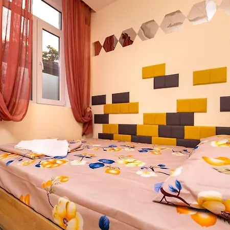 Modern 1br With Private Garden Center アパート *