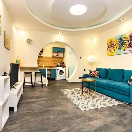 Modern 1br With Private Garden Center アパート *