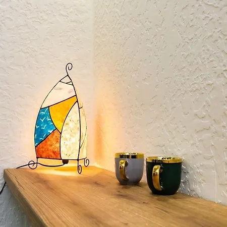 Modern 1br With Private Garden Center アパート *