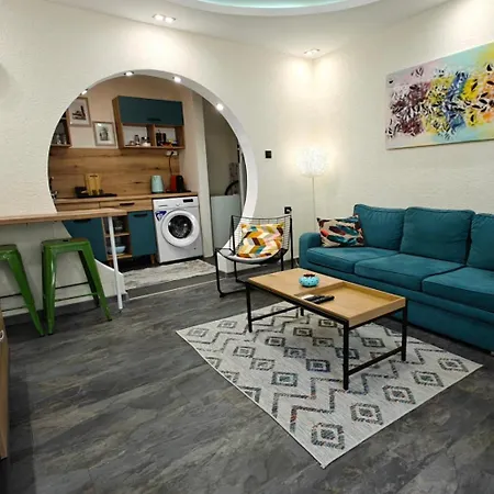 Modern 1br With Private Garden Center プロヴディフ